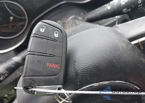 2018 Jeep Compass Latitude 4X4 z USA, uszkodzony, nr VIN 3C4NJDBB8JT162746